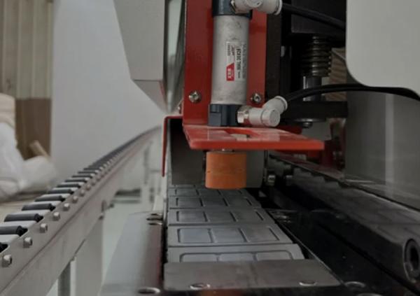 KENAR BANTLAMA MAKİNELERİ